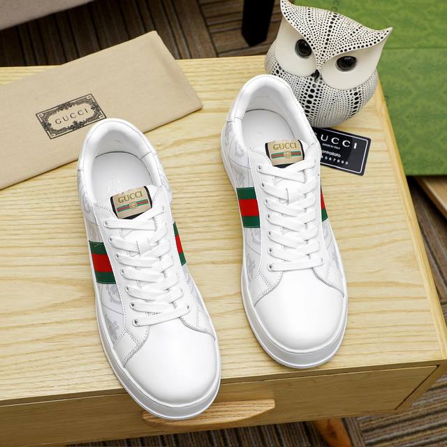 工厂价 Gucci 古奇官网男士休闲鞋同步款，鞋面选用牛皮配进口新品牌元素 古奇，彰显不俗的气息，设计简约套脚款型 超级百搭 内里皮，橡胶大底 ，2个颜色可选！