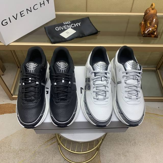 G I V E N C H Y 纪梵希新款 专柜同步 人手一双 不容错过 专柜买版 完全1:1 开模定制顶级版本 原版展示提供对比 让大货做到和原版0区别 实物
