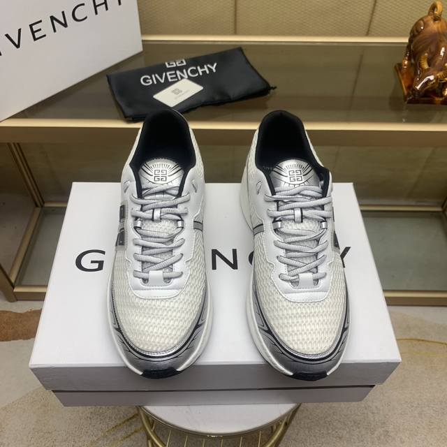 G I V E N C H Y 纪梵希新款 专柜同步 人手一双 不容错过 专柜买版 完全1:1 开模定制顶级版本 原版展示提供对比 让大货做到和原版0区别 实物