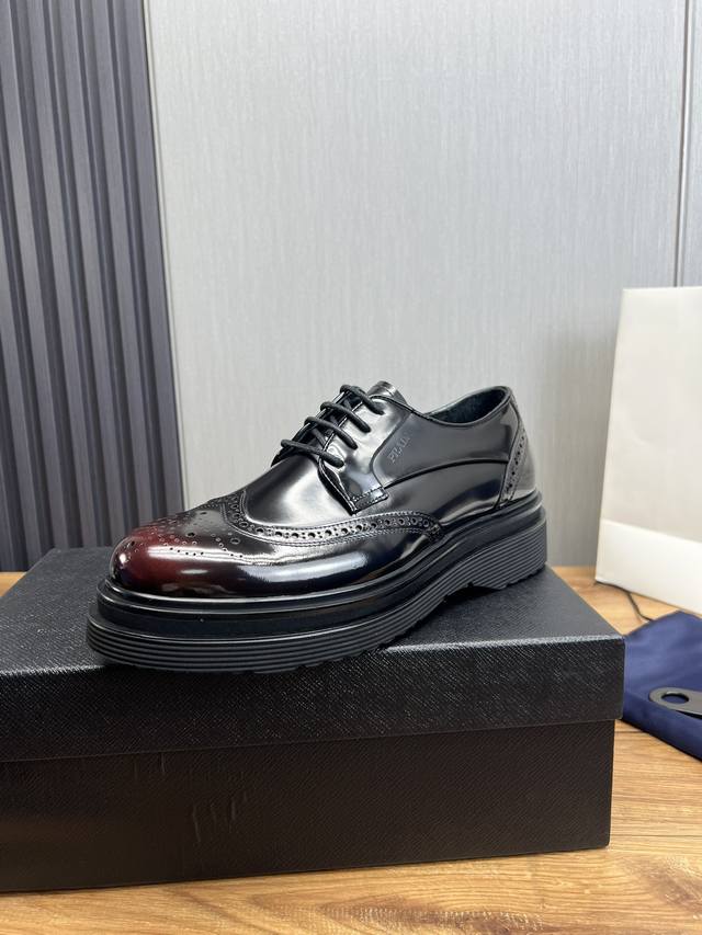 工厂价 Ｐｒａｄａ.普拉达.高档男士休闲皮鞋，高品质，顶级狠货，鞋面进口头层开边珠牛皮，内里垫脚均用进口牛皮，配原版轻质大底，配码38-45， 38,45订做不