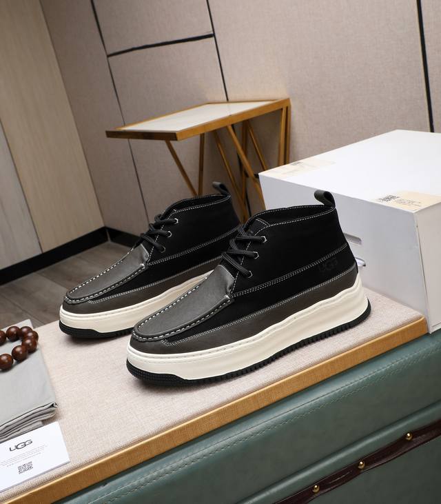 出厂价 高端ugg 全羊毛内里 顶级高端品质皮毛一体保暖雪地靴来自澳洲温暖奢侈品牌男鞋，Ugg-5877官网同步、采用进口牛皮制作，精心缝制而成..进口橡胶发泡