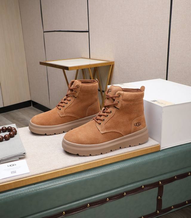 出厂价 Ugg 全羊毛内里 顶级高端品质皮毛一体保暖雪地靴来自澳洲温暖奢侈品牌男鞋，Ugg-5877官网同步、采用进口牛皮制作，精心缝制而成..进口橡胶发泡大底
