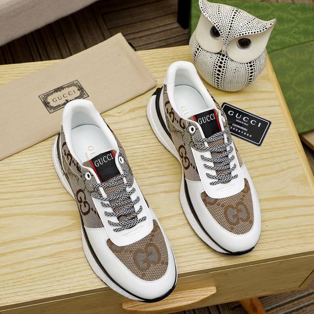 工厂价 Gucci 古奇官网男士休闲鞋同步款，鞋面选用牛皮配进口新品牌元素 古奇，彰显不俗的气息，设计简约套脚款型 超级百搭 内里皮，橡胶大底 ，4个颜色可选！