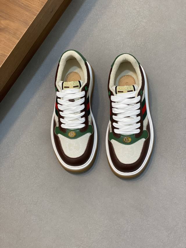gucci 古驰 -高端品质 原单 -鞋面：纳帕小牛皮、荔纹小牛皮、电脑刺绣品牌图腾 -内里：水染牛皮 -大底：超轻tpu 橡胶；双色成型大底 -超高品控 做工