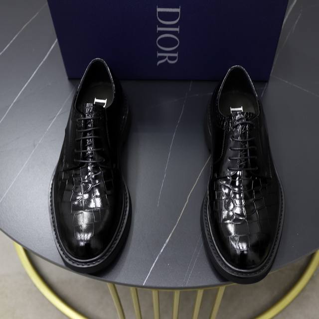 出厂价： 顶级原单 品牌：迪奥dior 标准码：男码39-44 38 45 可以定做 等级：官网同款 原单品质 材料：原版牛皮 水染牛皮内里 原版尊贵大底 款式