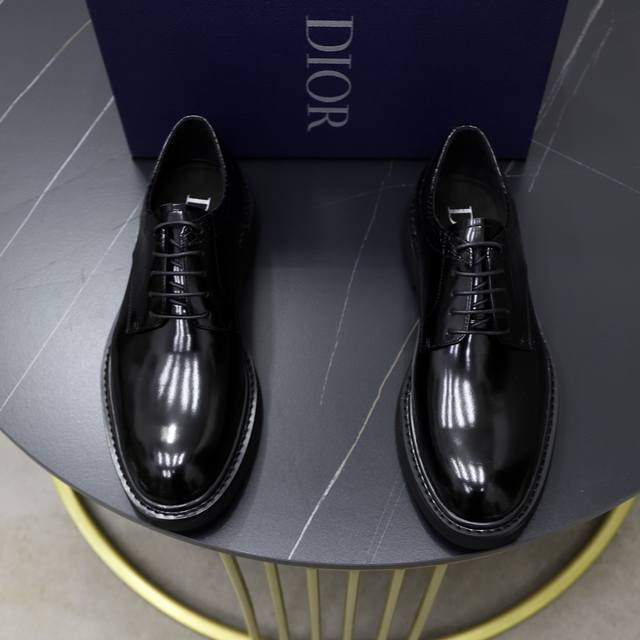 出厂价： 顶级原单 品牌：迪奥dior 标准码：男码39-44 38 45 可以定做 等级：官网同款 原单品质 材料：原版牛皮 水染牛皮内里 原版尊贵大底 款式