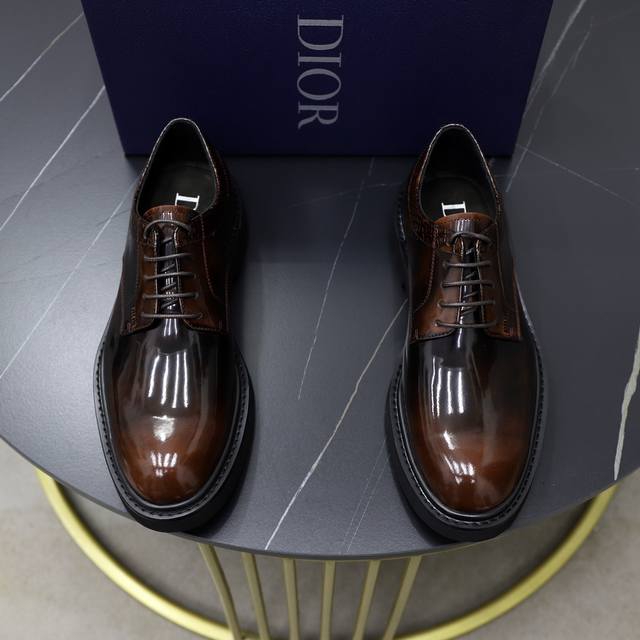 出厂价： 顶级原单 品牌：迪奥dior 标准码：男码39-44 38 45 可以定做 等级：官网同款 原单品质 材料：原版牛皮 水染牛皮内里 原版尊贵大底 款式