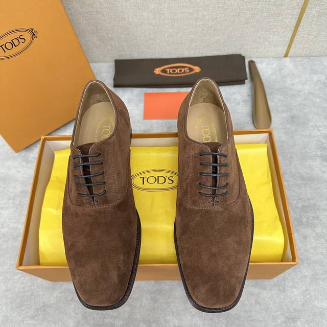 新款 Tods 托德～斯 系带正装男鞋 经典复古皮鞋 原版一比一开发 面是采用意大利进口牛皮设计，车明线真皮大底 内里水染小牛皮，吸汗不臭脚，经典光面设计超级百
