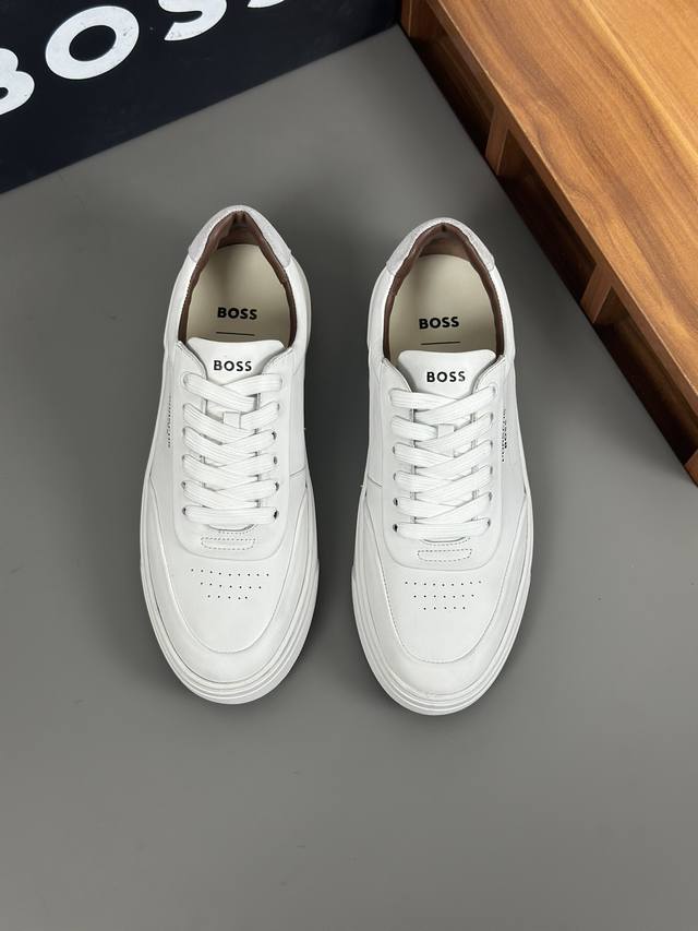 boss 实价 -高端品质 原单 -鞋面：反绒小牛皮、鞋舌空压品牌logo -内里：水染牛皮 -大底：Tpr.橡胶；双色成型大底 -超高品控 做工精细：凸显 高