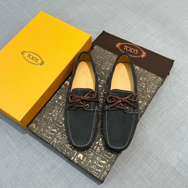 tods 实价 男士豆豆鞋 专柜同步新款 高端品质 磨砂牛皮杏色牛里.原版包装。深灰色，尺码38-45。