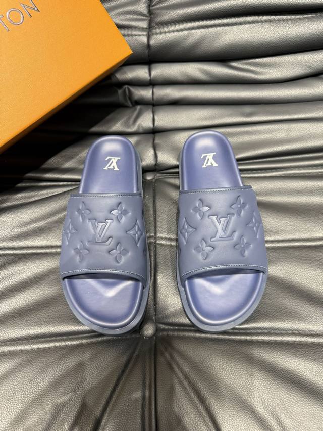实价 38-45 45定做 Louis V*高端精品 奢品拖鞋，1:1高端品质，休闲阳光宽松舒适型，最高版本高品质精品，经夏季必入哦！