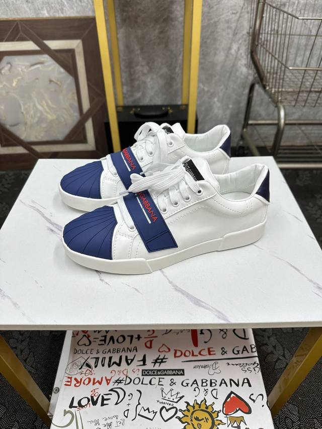 实价 2024夏季新款dolce＆Gabbana 顶级原单 Size：38-45 Dg重工系列，进口头层牛皮，撞色设计超好看，彩色水染内里，精致奢华，超a级别！