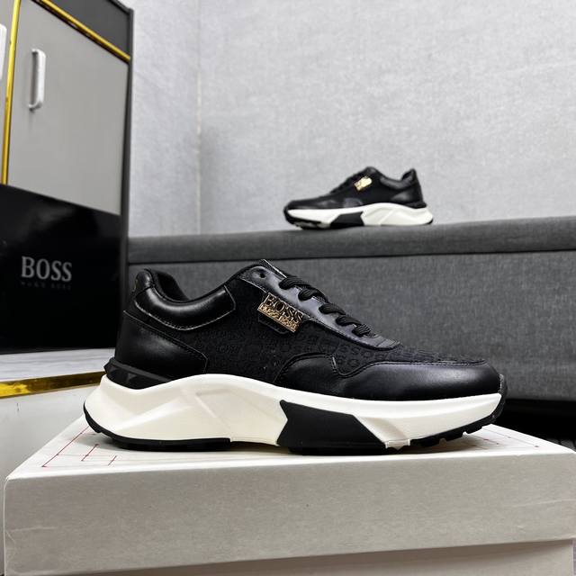出厂价 Boss新款休闲运动鞋 时尚百搭， 版型简洁大气， 面料采用进口牛皮配原布料，透气网布内里，原版耐磨橡胶大底，独家新款，实物拍摄，三色可选，码数：38-
