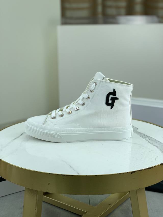 工厂价 顶级高端版本 代购品质 原版开发 纪梵希 Givenchy 情侣款高帮 标准码：35-44； 34 45 46 47可以定做 等级：官网同款 原单品质材