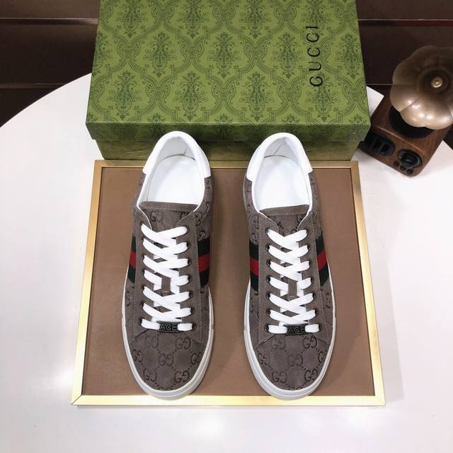 工厂 Gucci 古奇 官网1:1运动男鞋火爆上市，采用原版布料+水染羊皮内里，再加官网原版1:1舒适大底。时尚百搭，着脚超舒适、透气。标准鞋码38 45 45