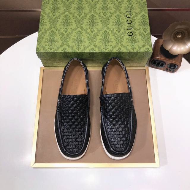 工厂 意大利顶级奢侈男鞋巨头 Gucci 古奇 全牛皮内里 新款报到原汁原味的欧式风格 赏心悦目为了让鞋子更加耐用不变形制作继续沿用传统做法 但仍然不乏创新皮质