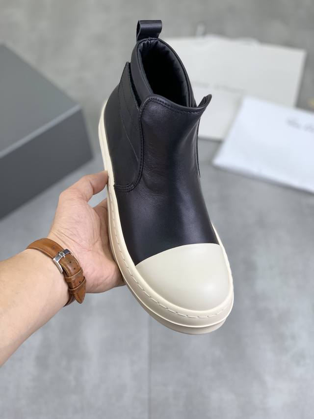 工厂价 实价情侣款瑞克-欧文斯 Rick Owens 时尚休闲高帮套脚板鞋！官网热门单品 原版高端定制 ！市场最高版本极简主义的色彩运用与用心剪裁经典百搭首选！