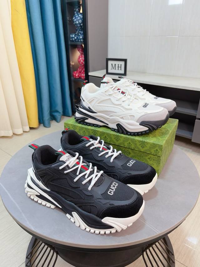 出厂价 Gucci 古奇 新款男鞋高端品牌，最新時尚休闲男鞋，潮流百搭之款，轻松运动风，鞋面意大利进口头层牛皮 真皮内里 加超精细做工。原版个性时尚橡胶耐磨大底