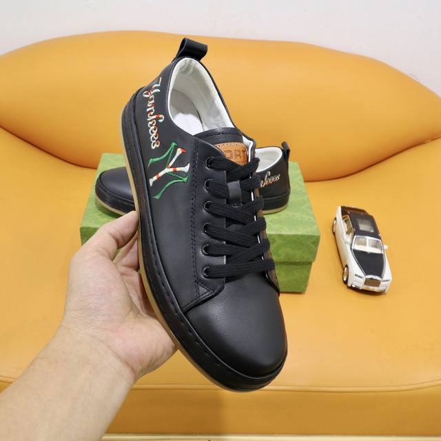 工厂价： 官网爆款gucci 古奇 高版本～”青年休闲 潮人风 男士2024专柜同步发售，夏季男鞋 意大利进口原版品牌精选头层意大利牛皮 羊皮内里 拒绝脱色磨脚
