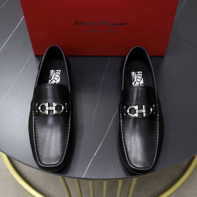 出厂价： 牛里 品牌：菲拉格慕ferragamo 标准码：男码38 44 45定制 等级：官网同款 材料：原版进口牛皮面牛皮里 原版耐磨轻便大底 款式类别：男士