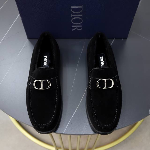 出厂价： 澳洲羊毛内里 品牌：迪奥dior 标准码：男码38 44 45可以定做 等级：官网同款 材料：原版牛皮面 羊毛内里 原版tpu耐磨柔软大底 款式类别：