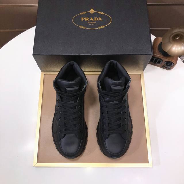 工厂 普拉达prada 顶级原单，当季新款，高品质原单牛货，顶级高丝光牛皮拼原版透气布料+进口滴胶，内里进口弹力布配原版牛皮垫脚，原厂气垫大底！品质保证！码38