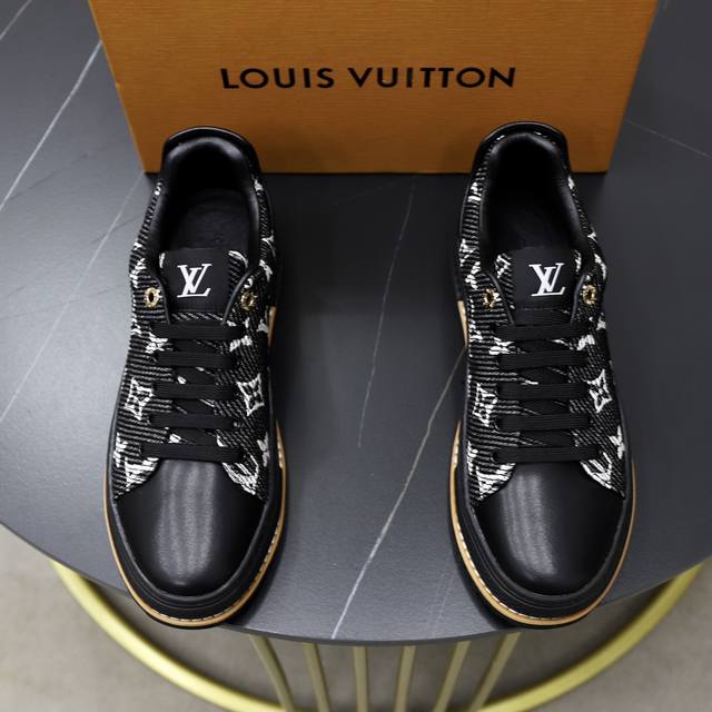 出厂价： 品牌：Lv路易威登 标准码：38-44 45订做 等级：官网同款 材料：原版面料 舒适内里 轻便耐磨大底 款式类别：男士时尚休闲鞋 跑步 运动鞋 尊贵