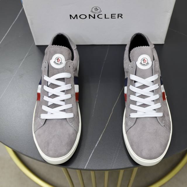 出厂价： Moncler 盟可睐 蒙口 -鞋面：原厂皮料 -内里：舒适透气 -大底：原版轻便耐磨大底 -超高品控 做工精细：凸显 高端 贵气 档次 -Size