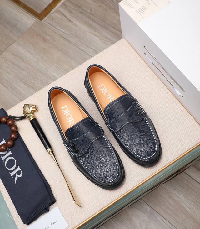 出厂价 水染牛里 原单品质dior .迪奥 原单代购、高端皮鞋、面料：采用意大利进口牛皮水染牛里 牛皮里特供原版轻便发泡大底、做工精细、实物拍摄size：38-
