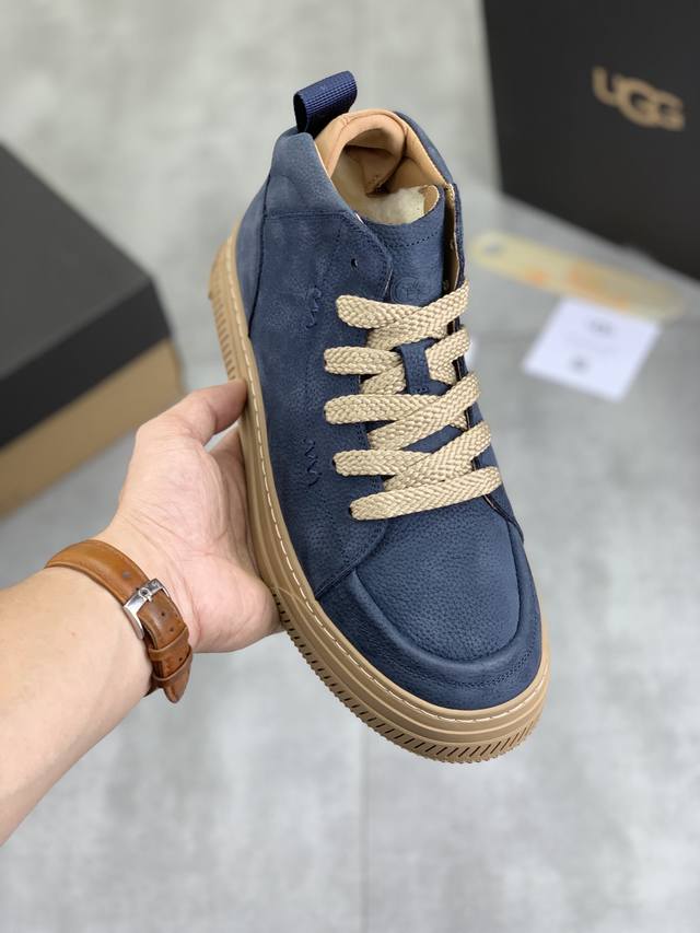 工厂价 实价 真羊毛 Ugg 爆款男鞋官方网同步正品品质不是一般市场仿货可比拟的鞋面为进口意大利磨砂牛皮，内里：垫脚级真羊毛只有a级才能显效果 手感柔滑细腻鞋型