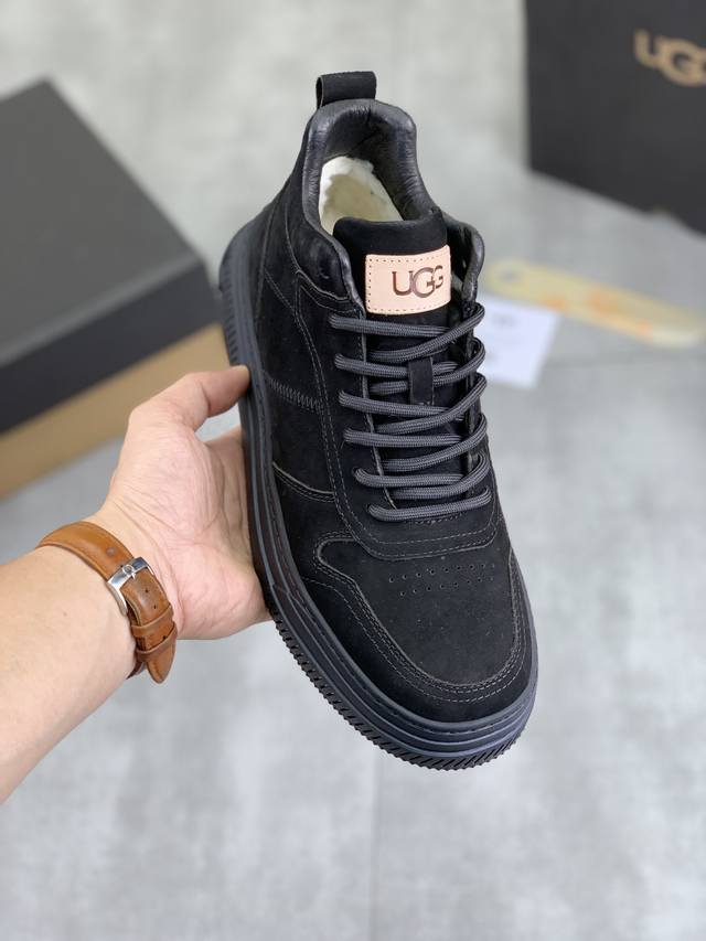 工厂价 实价 真羊毛 Ugg 爆款男鞋官方网同步正品品质不是一般市场仿货可比拟的鞋面为进口意大利磨砂牛皮，内里：垫脚级真羊毛只有a级才能显效果 手感柔滑细腻鞋型