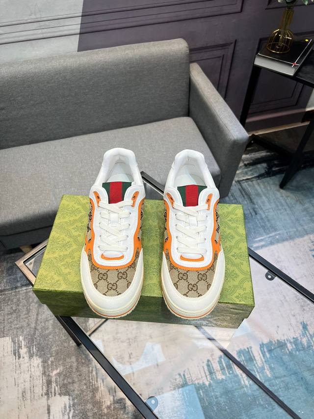 gucci古驰 最新爆款高低帮做旧情侣运动鞋系列出货 原版购入开发 做货，这款高低帮运动鞋采用篮球风格廓形设计，巧妙融入镂空拼片和做旧效果，尽显别样匠心。匠心融