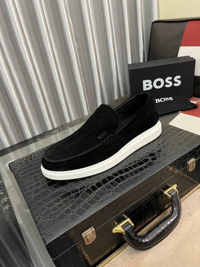 出厂价： Boos 男鞋休闲鞋原单品质鞋面采用进口小牛皮，超透气舒适内里做工精细，高端大气。有时尚典范造型。发泡透明耐磨大底，穿着舒适，值得拥有。码数：38–4