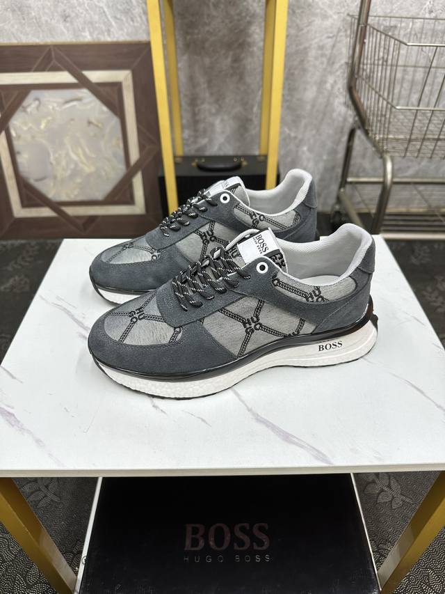 Boss 原版经典款休闲鞋，本款是官方主打经典款，1:1质量，原厂名师制作。完美楦型，大方时尚的设计，吸引了众多消费者的追捧，适合司机驾车行驶，要的就是市场最高