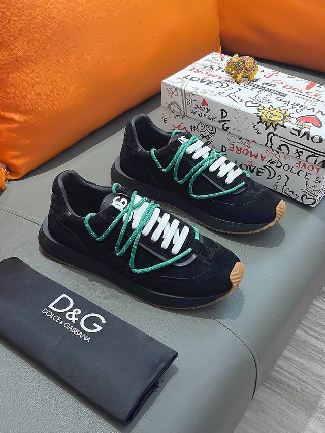 商品名称：D&G 杜嘉班纳 正规码数: 38-44 休闲鞋 商品材料：精选 牛皮鞋面，柔软羊皮内里；原厂大底。