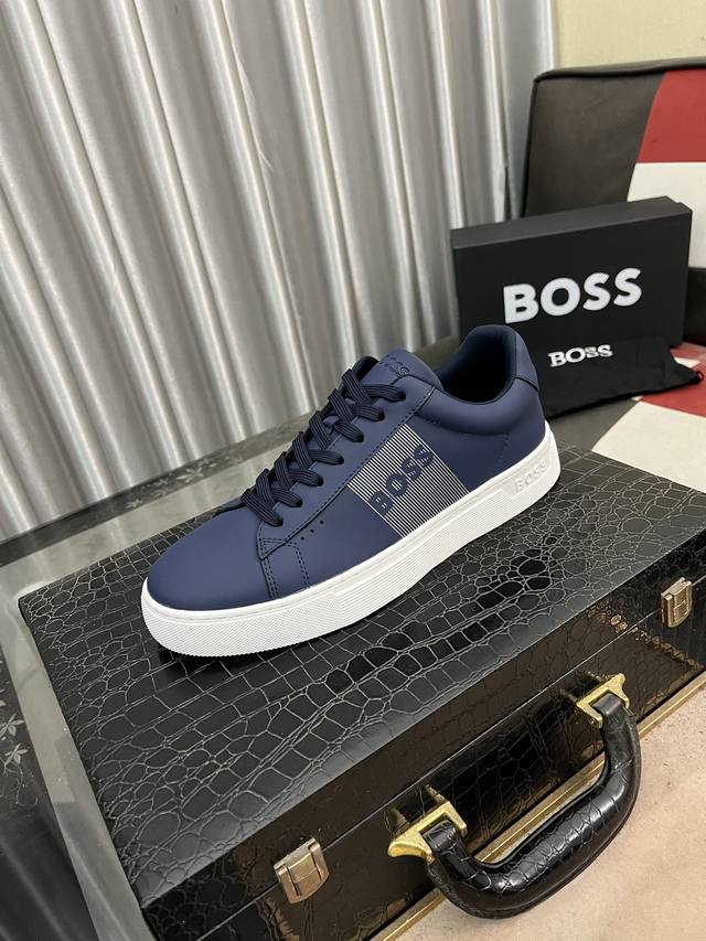 出厂价： Boos 男鞋休闲鞋原单品质鞋面采用进口小牛皮，超透气舒适内里做工精细，高端大气。有时尚典范造型。发泡透明耐磨大底，穿着舒适，值得拥有。码数：38–4