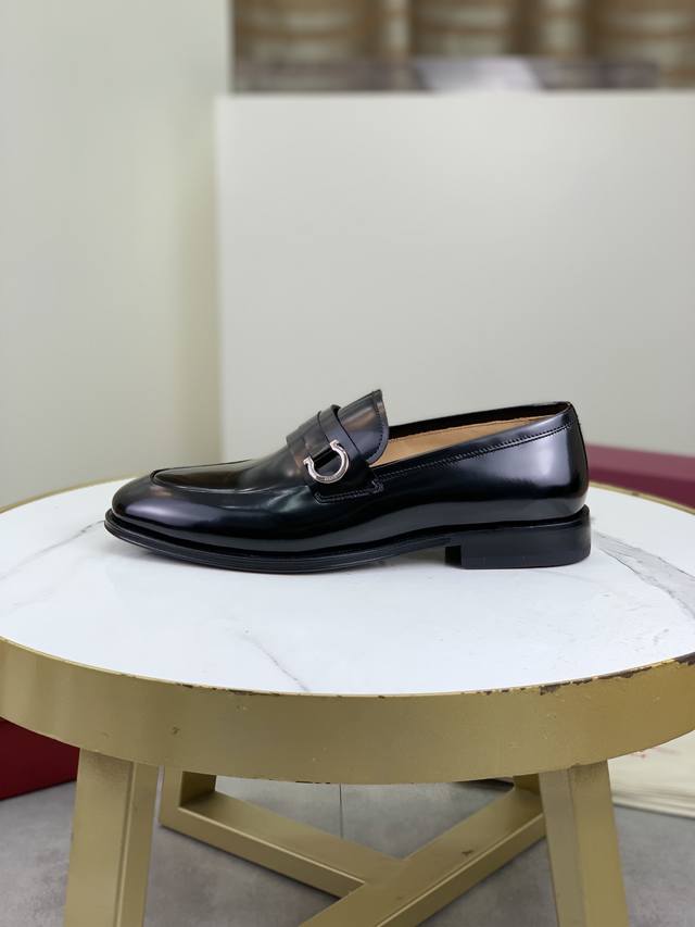 工厂价 顶级品质 真皮大底系列 Salvatore Ferragamo 菲拉格慕商务皮鞋，1:1顶级代购品质，鞋面进口精选原版开边珠小牛皮，内里垫脚均用进口原版
