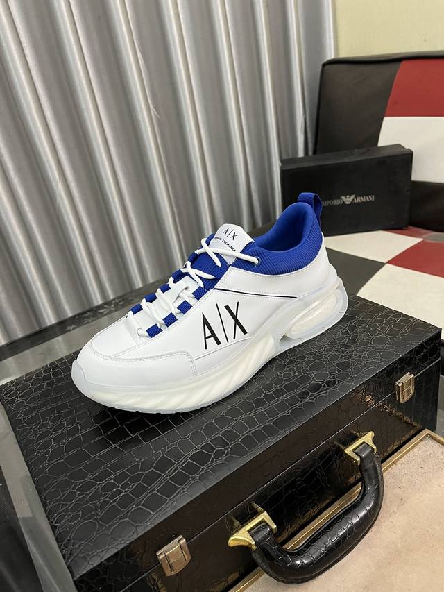 出厂价： 阿玛尼 Armani 男士休闲鞋新款上市 鞋面头层牛皮真皮内里进口原版大底完美造型顶级品质，鞋面logo电绣显得鞋型饱满，立体感十足，舒适透气超级百搭