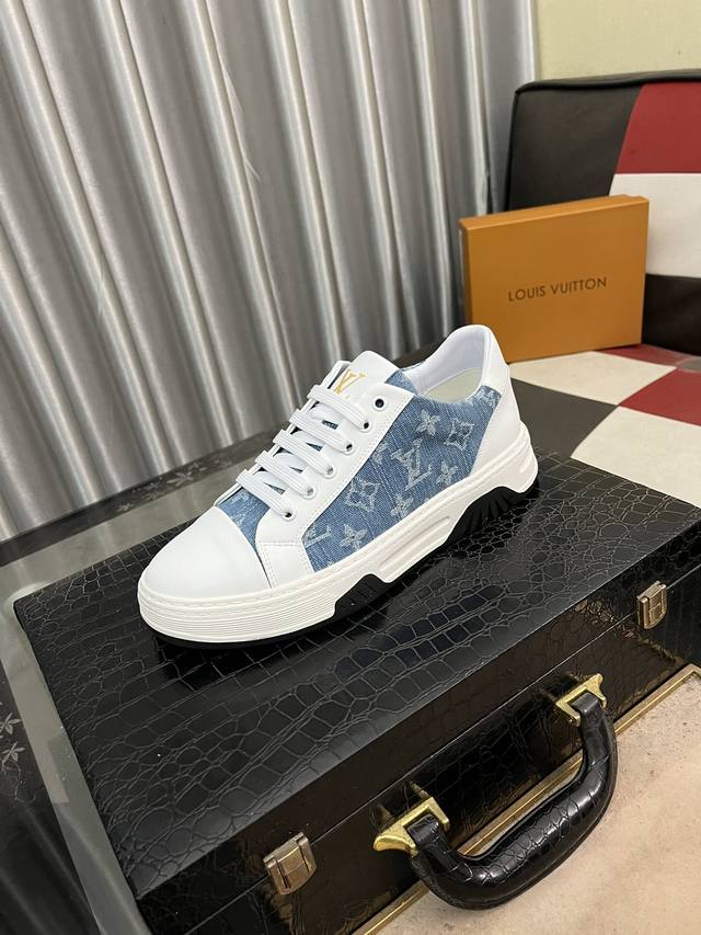 出厂价： Lv 新款运动休闲鞋专柜品质，优质做工，鞋面采用进口牛皮配布，透气网布内里，原板柔软橡胶大底，休闲时尚，高端品质，独家新款，码数：38-44，2色可选