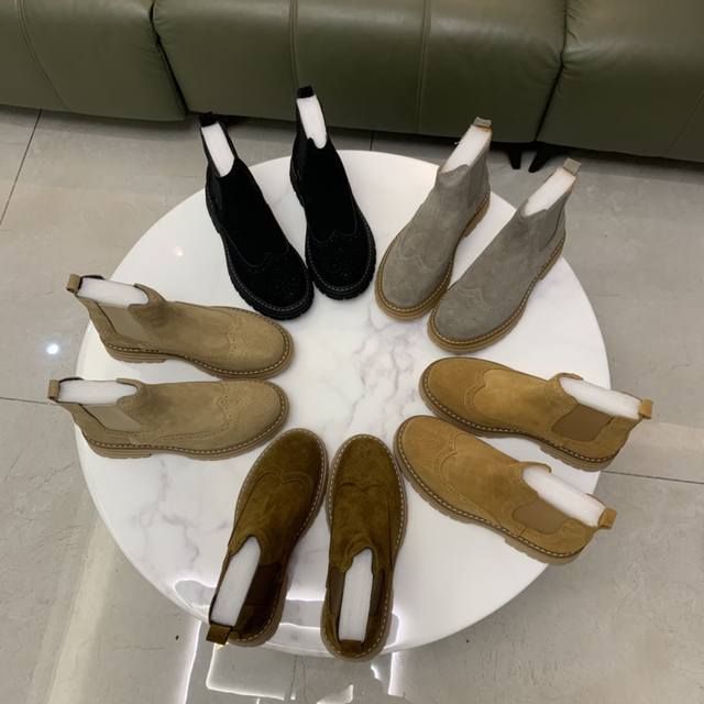 工厂价 高品质牛里 牛里 加绒 可选 可做无标 G家新品马丁靴加拿大进口全头层高丝光磨砂面料 采用3D数码工艺冲孔 高端大气上档次，穿着百搭，立体感十足，近图都