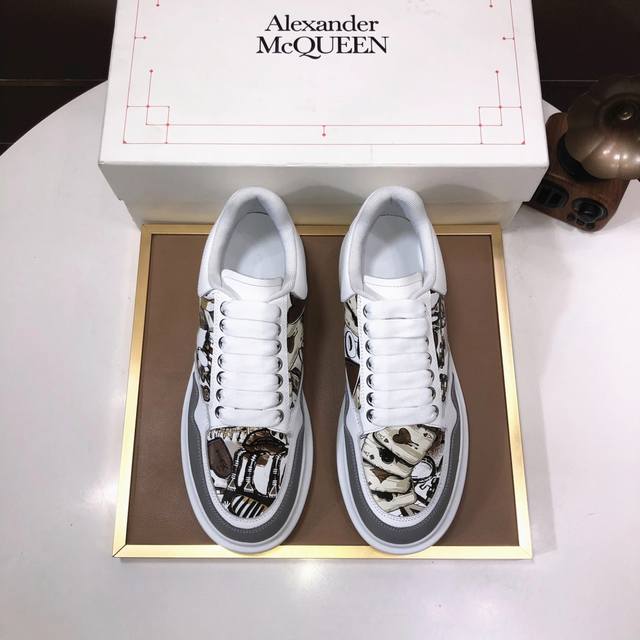 工厂 原单最新 Mqueen 麦昆 情侣款：女35-40，男38-44 官网同步发售！想不出有任何理由不收它！面料采用头层牛皮面 最新材料 ，内里和垫脚是定制同