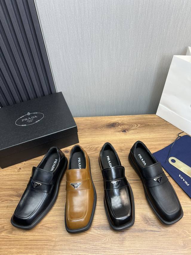 工厂价 Ｐｒａｄａ.普拉达男士商务休闲皮鞋，全部采用进口原版品牌皮料，只为打造更为舒适的穿着体验，鞋面：原版牛皮+进口牛皮里，原版防滑耐磨大底8-45 38.4