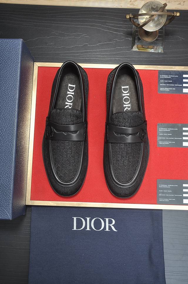 出厂价 Dior 水染牛皮内里 迪奥原版1:1高品质出厂，进口原版料，进口版原牛皮，水染牛皮内里，原版橡胶大底，码数:38-45 45定做