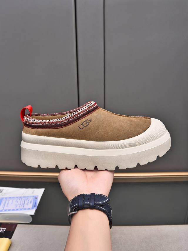 Ugg 24Ss秋冬新款 溢毛系带休闲户外短靴 特雷户外款 一款增高神器，显高还又拉腿长 看多了经典款 需要一些点缀 成为寒冬流行穿搭的主流趋势 漫长的冬日还有