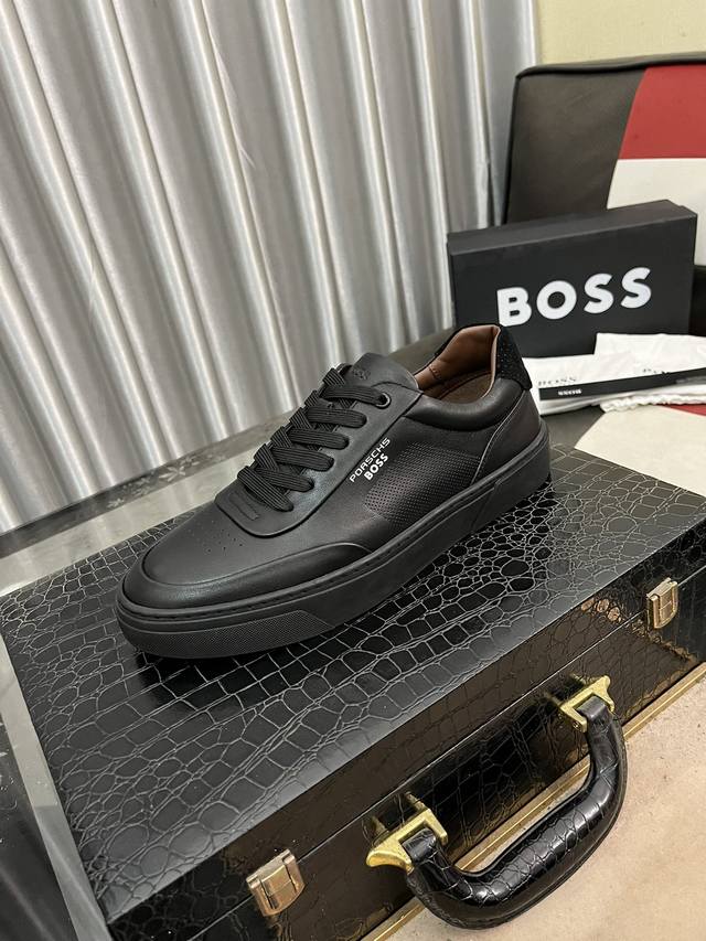 出厂价： Boos 男鞋休闲鞋原单品质鞋面采用进口小牛皮，超透气舒适内里做工精细，高端大气。有时尚典范造型。发泡透明耐磨大底，穿着舒适，值得拥有。码数：38–4