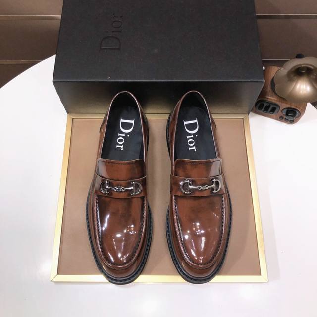 工厂 Dior 水染牛皮内里 迪奥原版1:1高品质出厂，进口原版料，进口版原牛皮，水染牛皮内里，原版tpu大底，码数:38-44
