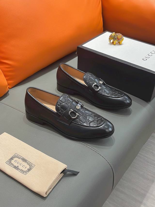 商品名称：Gucci 古驰 正规码数: 38-44 西装鞋 商品材料：精选 进口牛皮鞋面，柔软羊皮内里；原厂大底。
