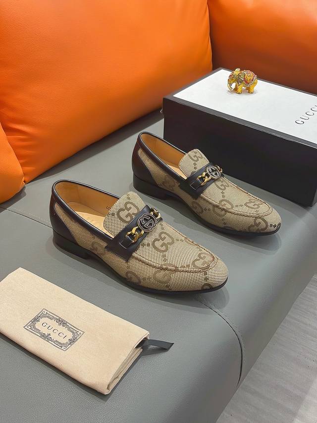 商品名称：Gucci 古驰 正规码数: 38-44 西装鞋 商品材料：精选 进口牛皮鞋面，柔软羊皮内里；原厂大底。