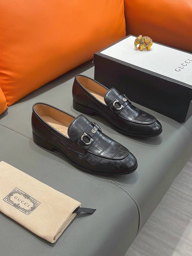 商品名称：Gucci 古驰 正规码数: 38-44 西装鞋 商品材料：精选 进口牛皮鞋面，柔软羊皮内里；原厂大底。