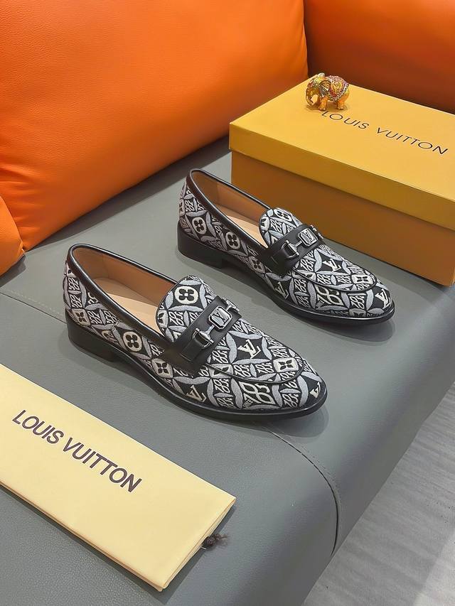 商品名称：Louis Vuitton 路易 威登 正规码数: 38-44 西装鞋 商品材料：精选 头层牛皮鞋面，柔软羊皮内里；原厂大底。
